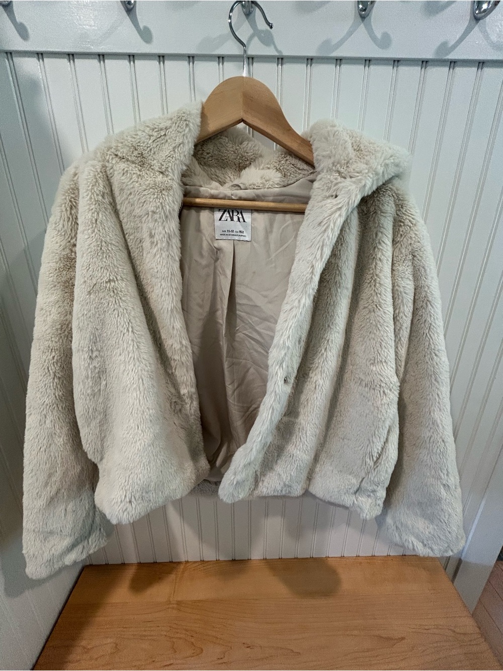 Zara Plush Faux-Fur Cropped Jacket in Light Cream - Picture 2 of 7